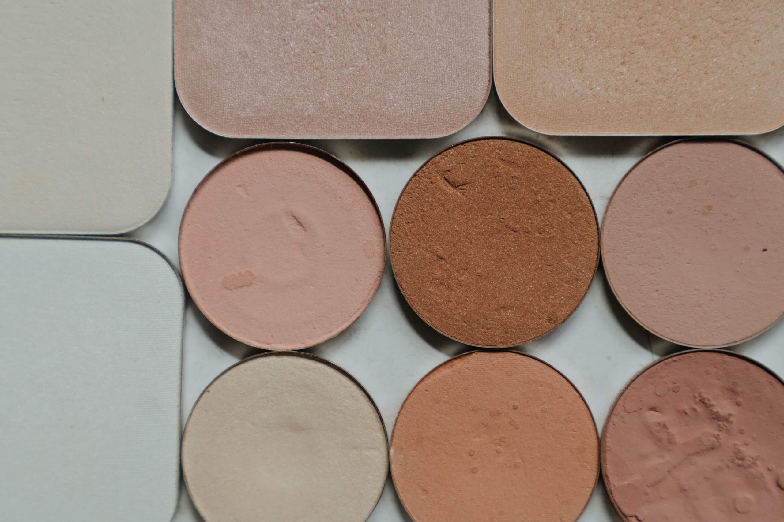 5 Steps to Keep Makeup from Rubbing Off with a Primer